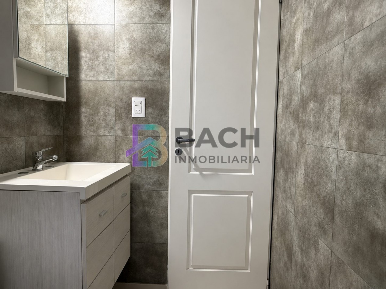 Casa en Venta Pinamar, con un departamento tipo loft, moderna, gas natural, renta