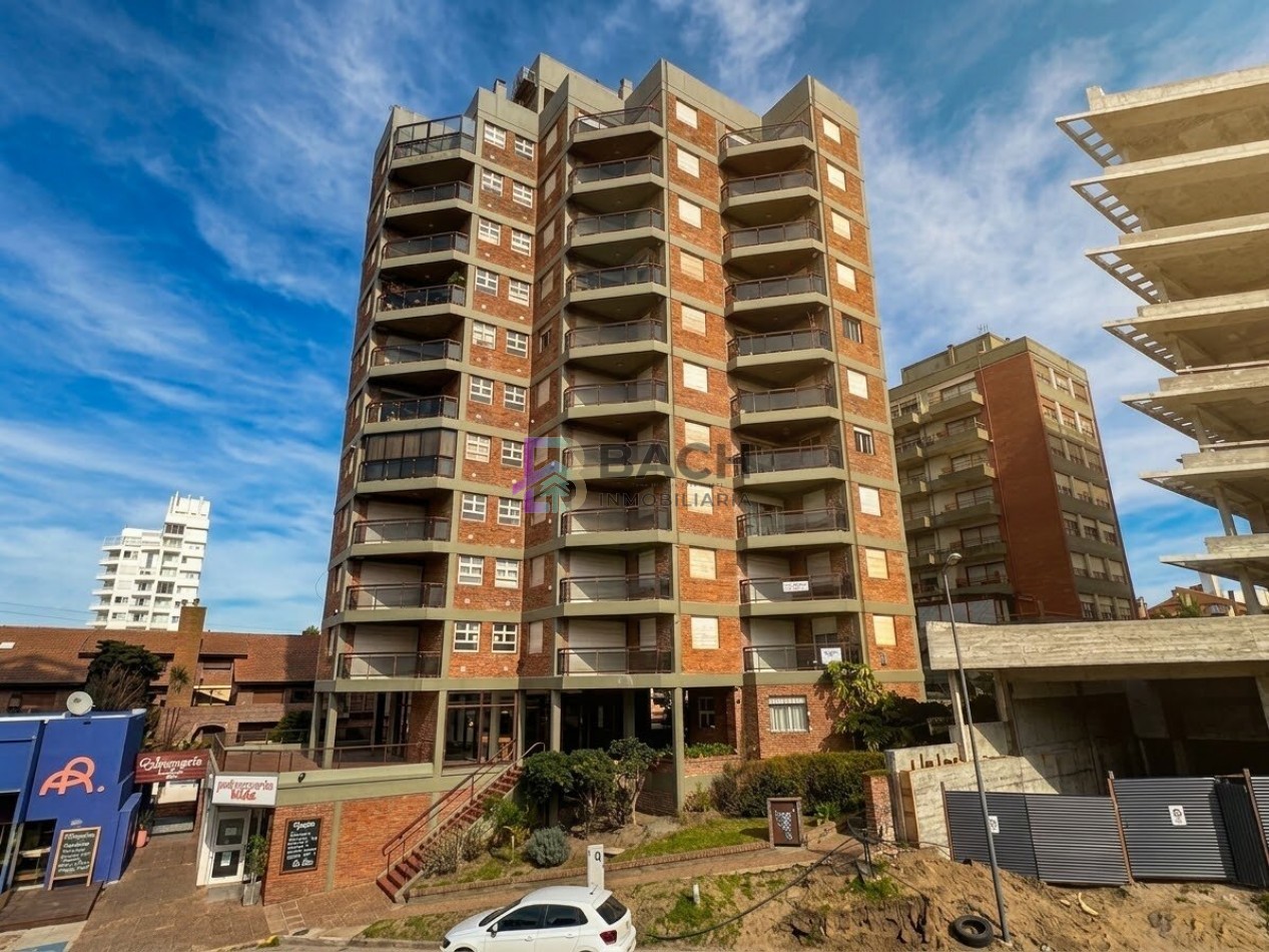 Departamento 2 ambientes a la venta en Pinamar Centro, edificio Austral. Balcon con vista al mar