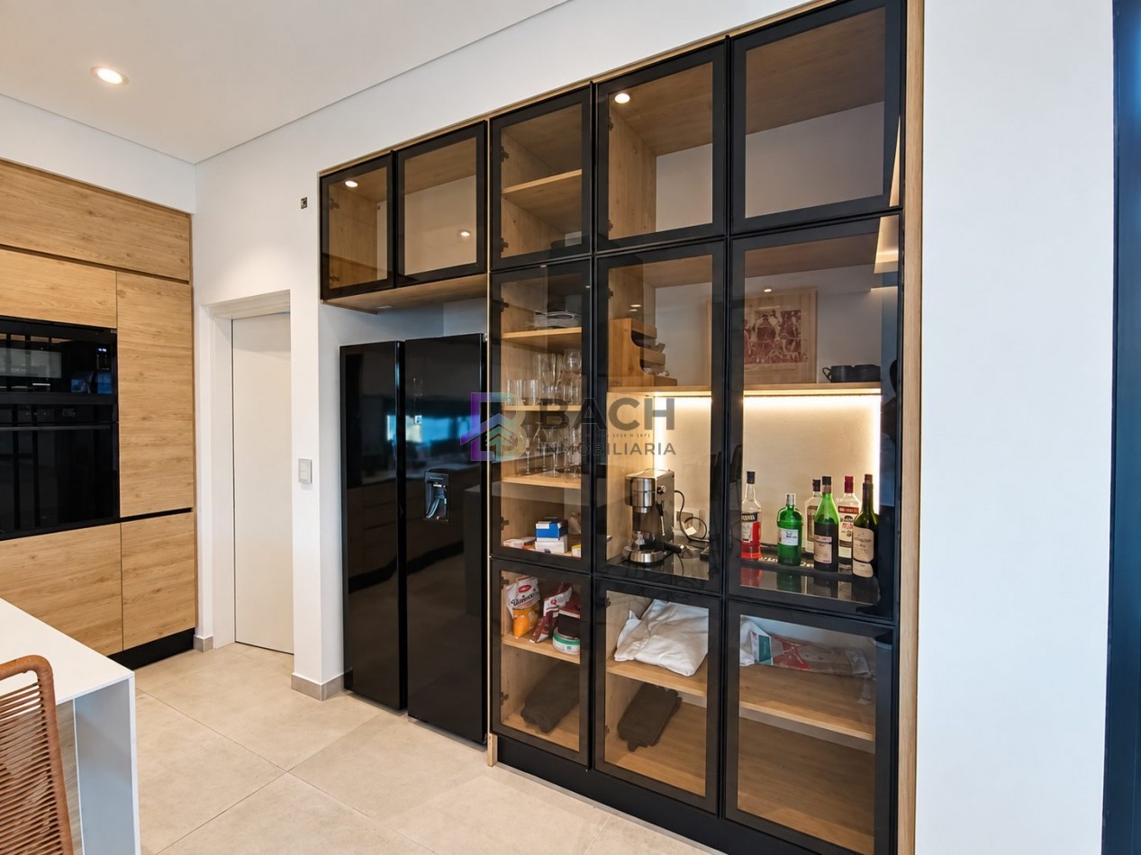 Moderna Casa en venta Costa esmeralda Golf2, con 4 dormitorios, psicina climatizada, hormigon visto