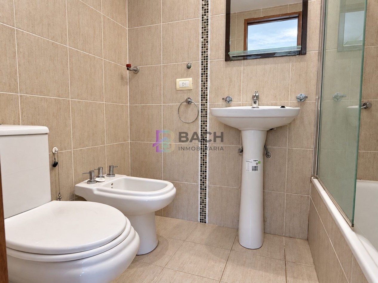 Departamento a la venta en Pinamar con 3 dormitorios, tipo duplex con gas natural y cochera cubierta
