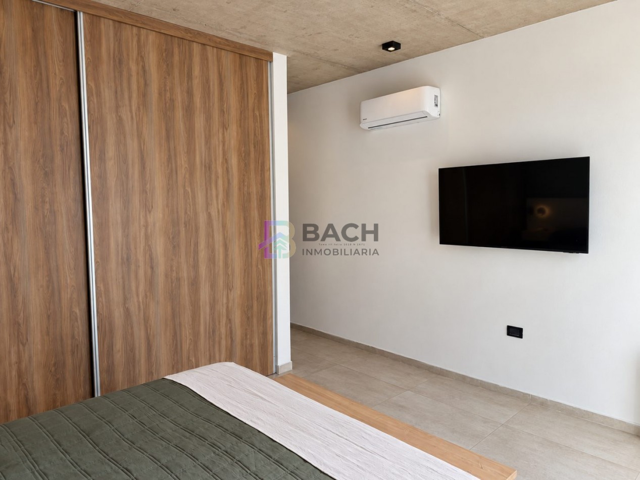 Casa en venta importante, gran calidad constructiva, hormigon visto, gas natural y piscina en Costa Esmeralda Maritimo III