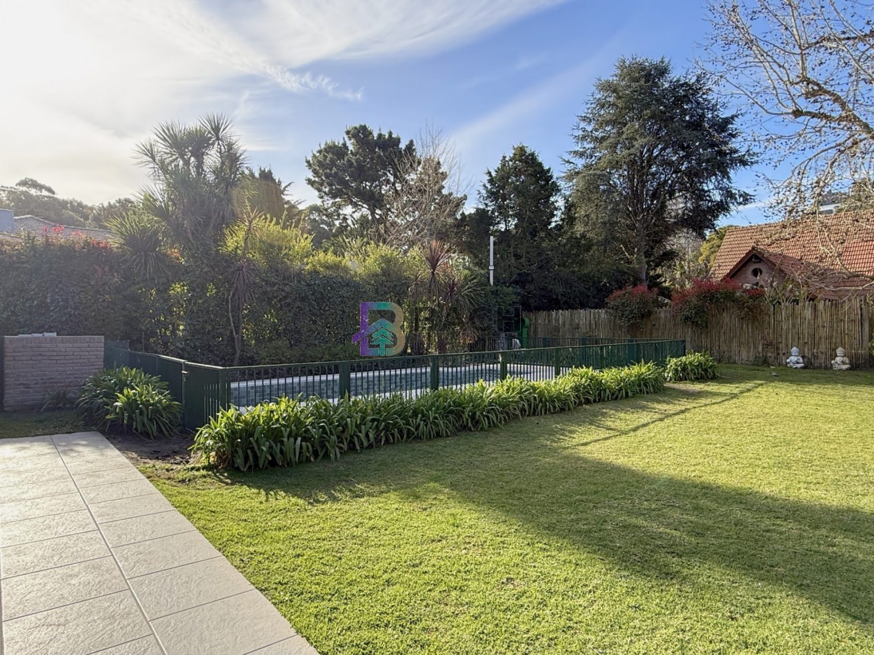 Casa en alquiler de verano en Pinamar, zona centro para 5 personas con Piscina 