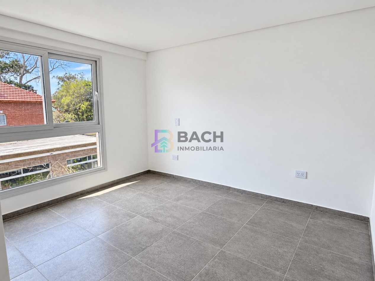 Moderno Departamento tipo duplex en venta con patio privado, gas natural, cochera | financiacion y permuta