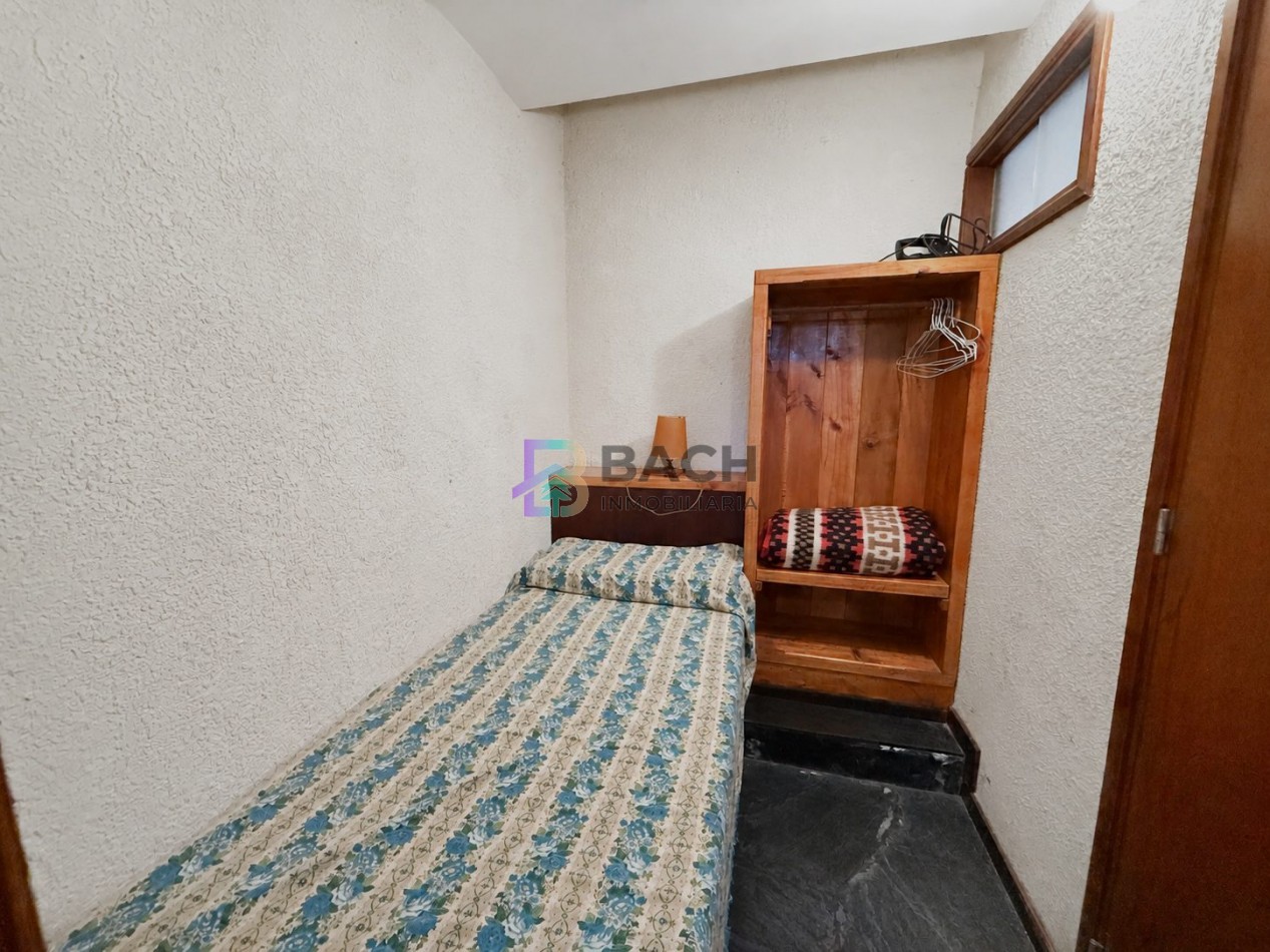 Casa en venta Pinamar, con cuatro dormitorios, ladrillo visto, tradicional, en zona lasalle