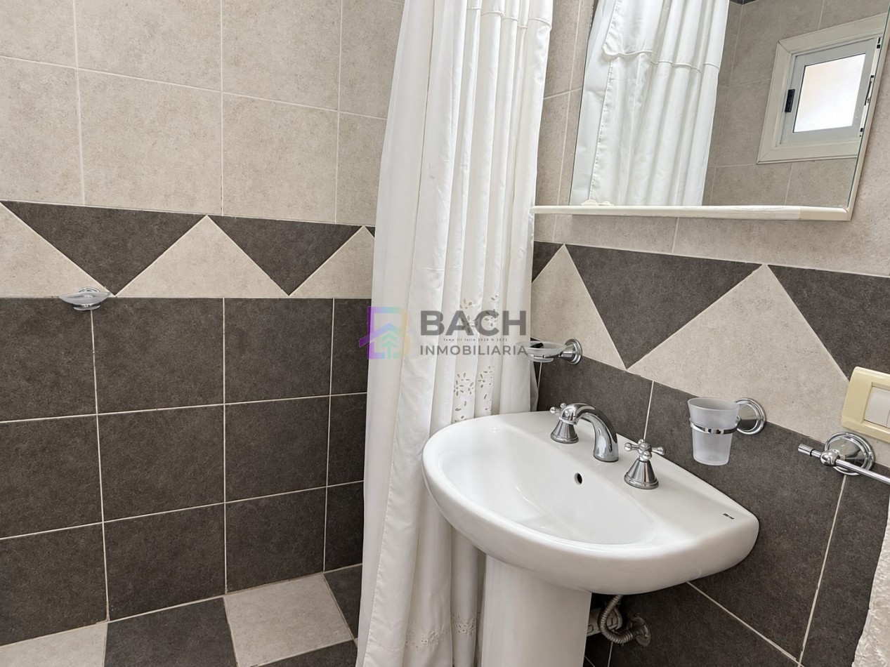 Duplex de 3 dormitorios a la venta en pinamar, con gas natural y patio privado 