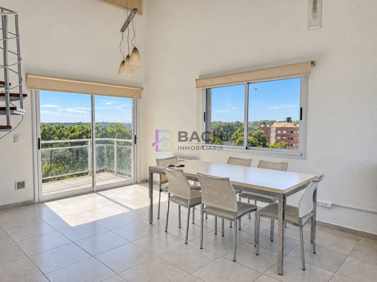 Departamento a la venta en Pinamar con 3 dormitorios, tipo duplex con gas natural y cochera cubierta