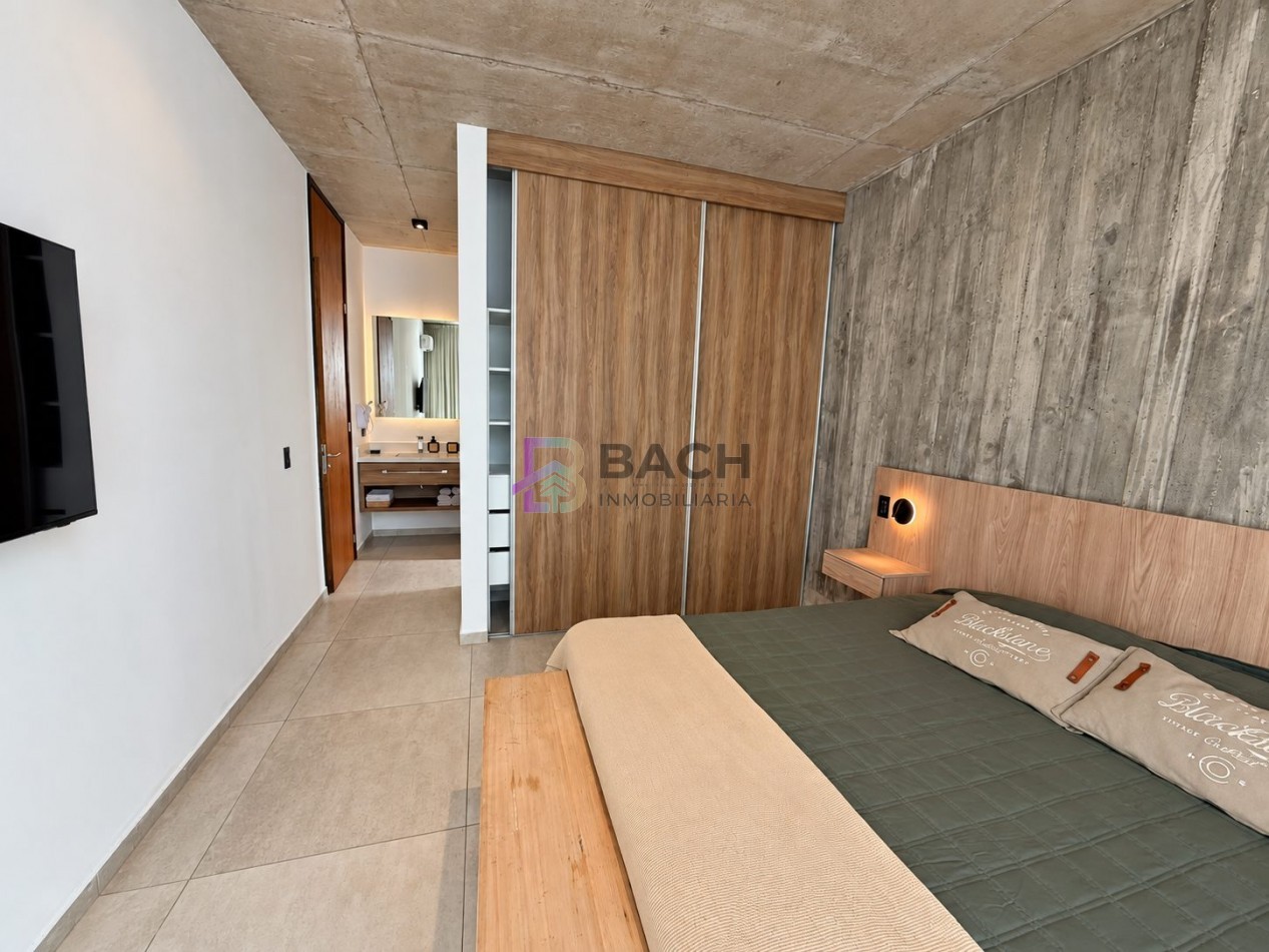 Casa en venta importante, gran calidad constructiva, hormigon visto, gas natural y piscina en Costa Esmeralda Maritimo III