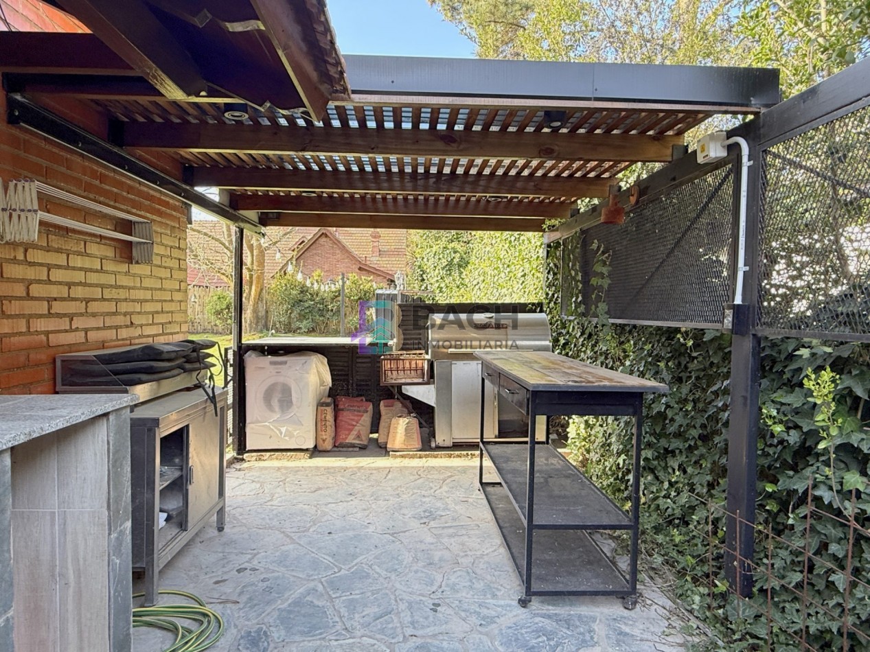 Casa en alquiler de verano en Pinamar, zona centro para 5 personas con Piscina 