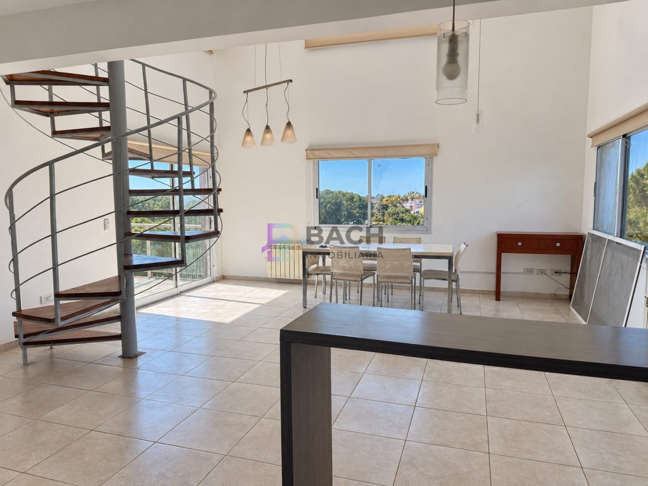 Departamento a la venta en Pinamar con 3 dormitorios, tipo duplex con gas natural y cochera cubierta