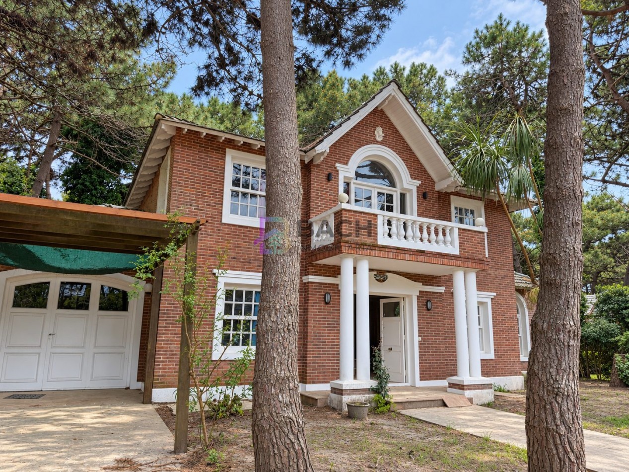 Importante casa a la venta Oportunidad en Pinamar norte, con gas natural a metros de la playa