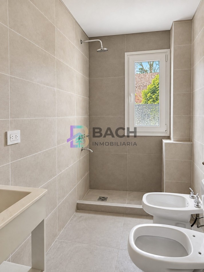 Moderno Departamento tipo duplex en venta con patio privado, gas natural, cochera | financiacion y permuta