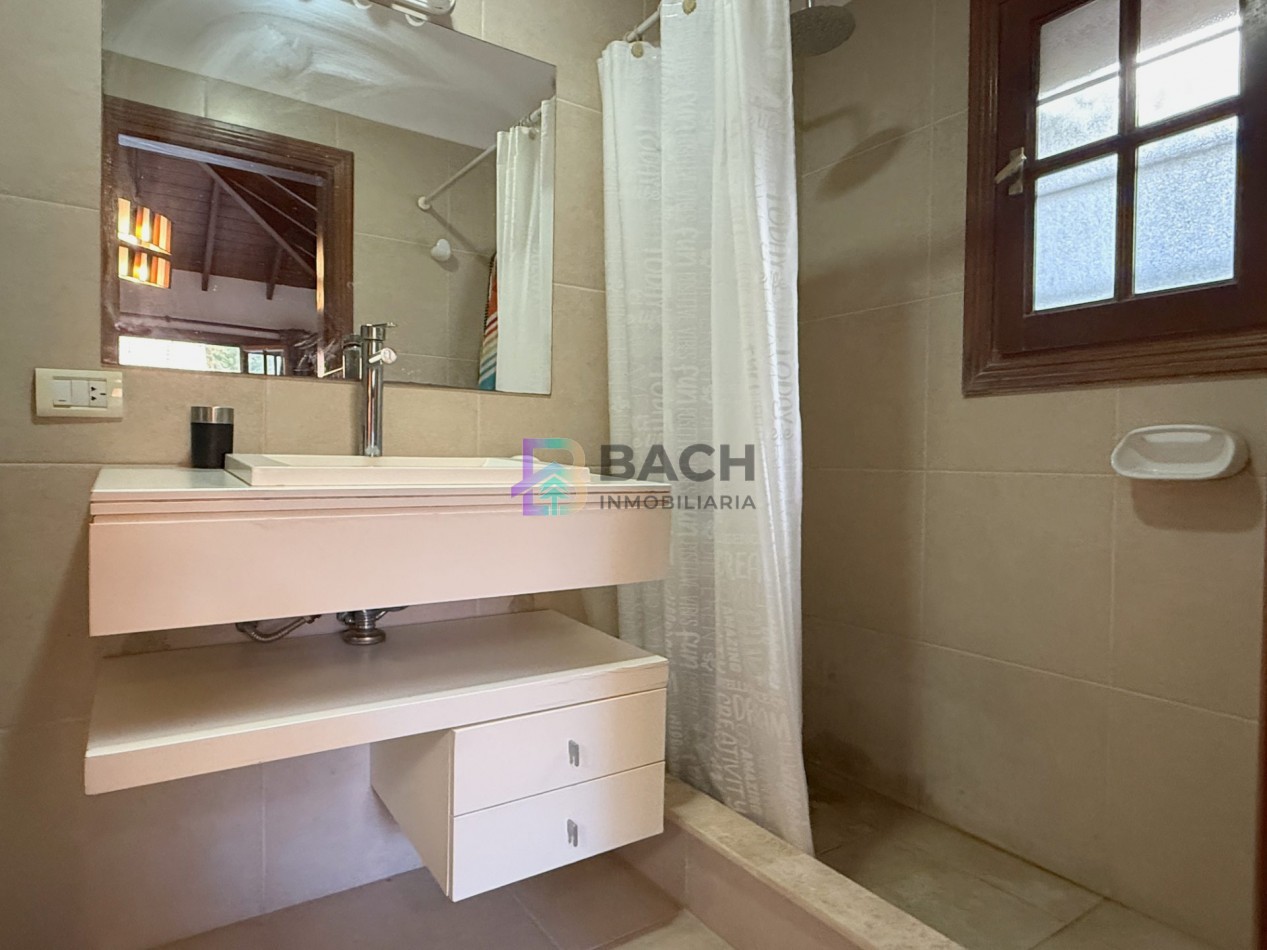 Casa en alquiler de verano en Pinamar, zona centro para 5 personas con Piscina 