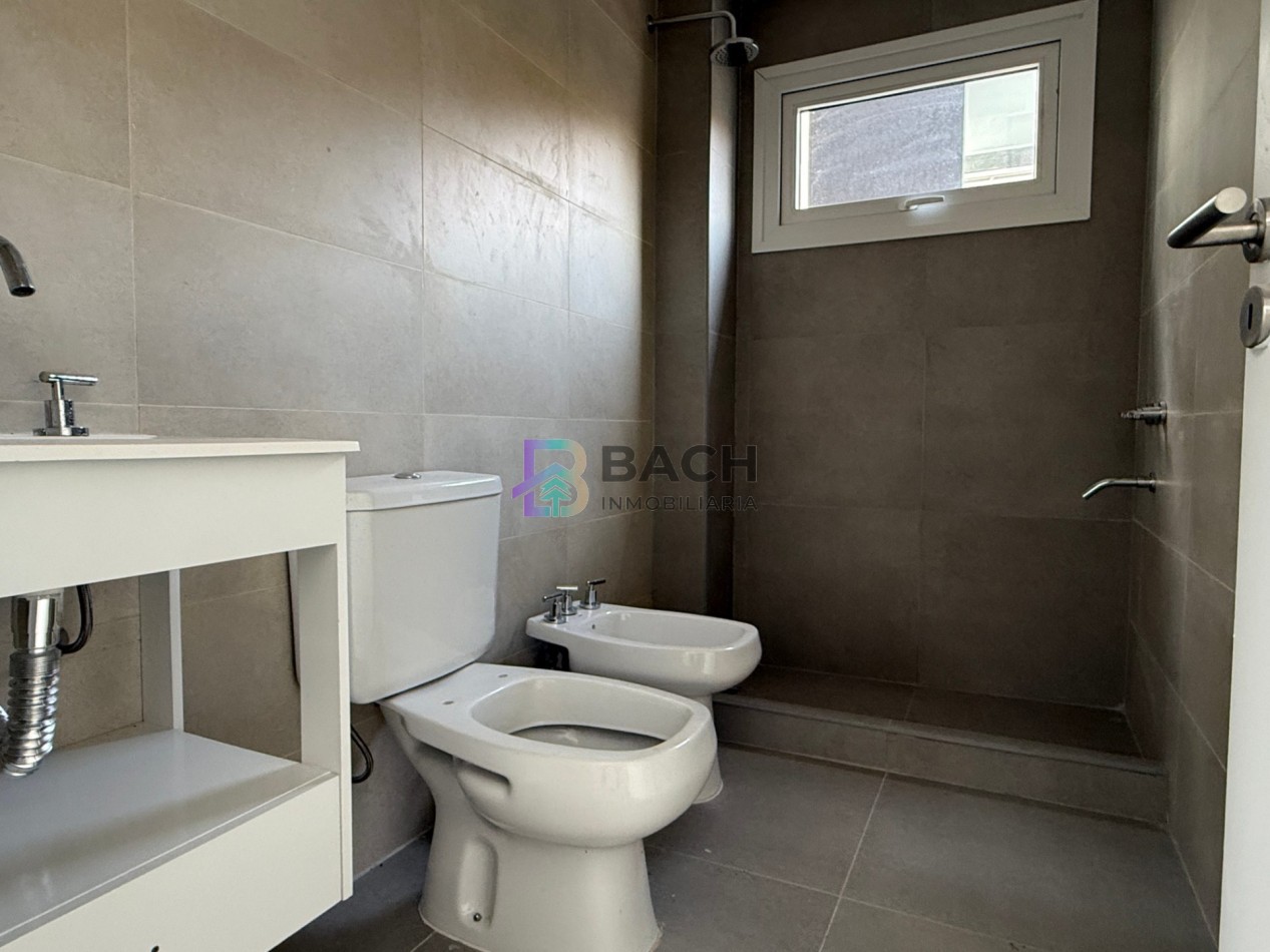 Moderno Departamento tipo duplex en venta con patio privado, gas natural, cochera | financiacion y permuta