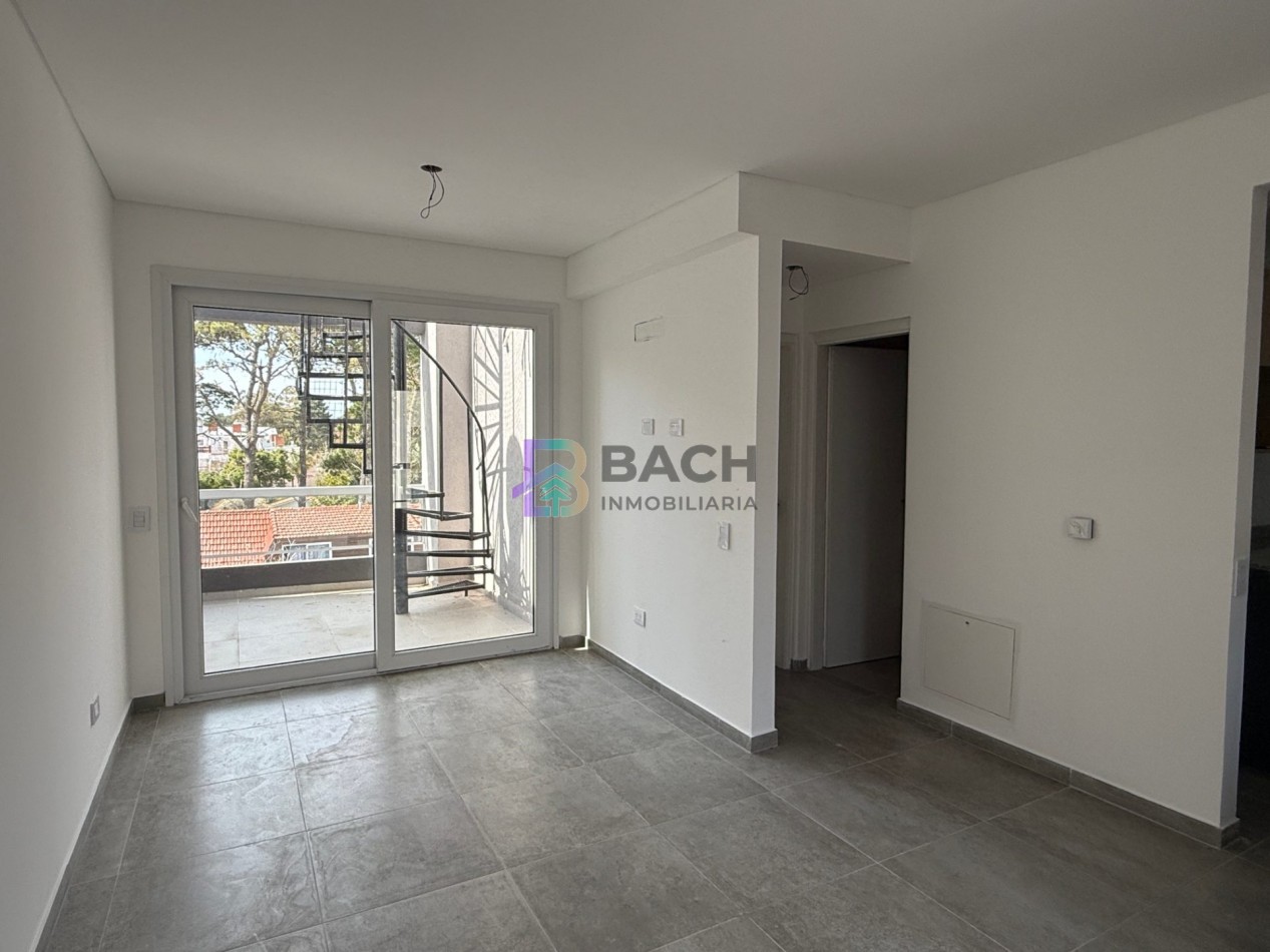 Venta departamento de 2 ambientes en Pinamar, con terraza, gas natural, losa radiante y cochera