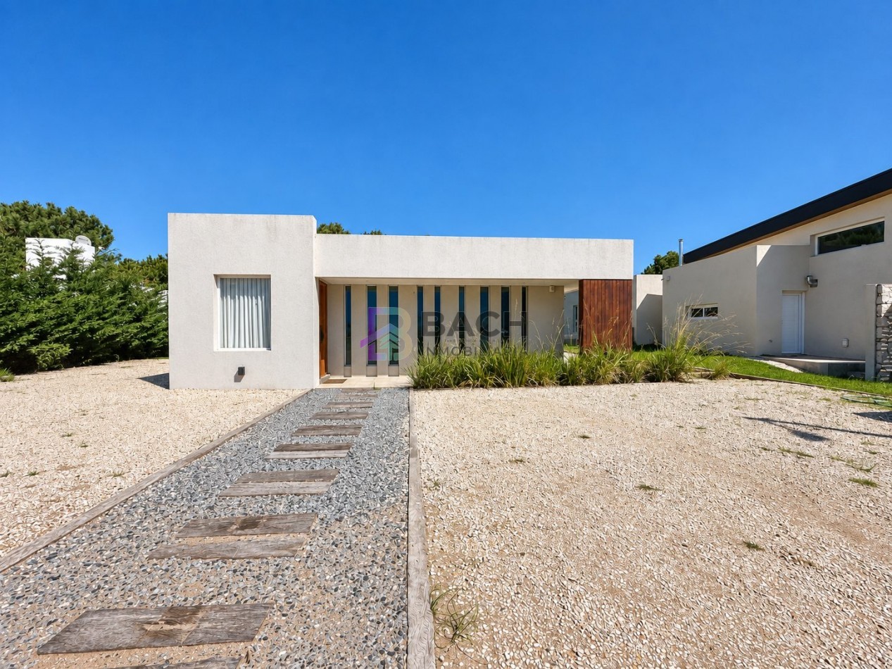 Venta Casa Moderna en Una Planta - Costa Esmeralda Barrio Ecuestre