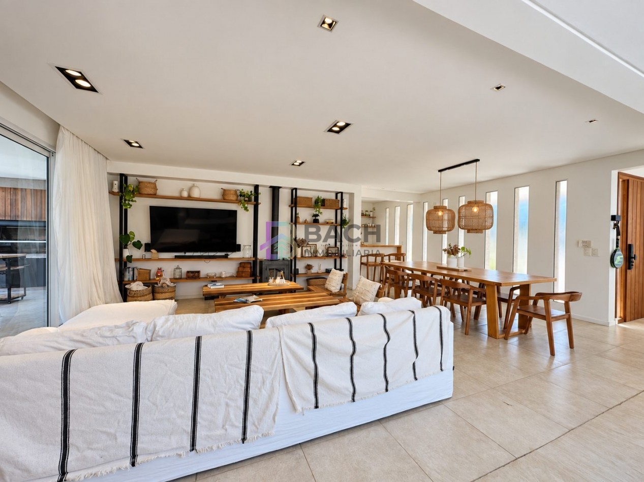 Venta Casa Moderna en Una Planta - Costa Esmeralda Barrio Ecuestre