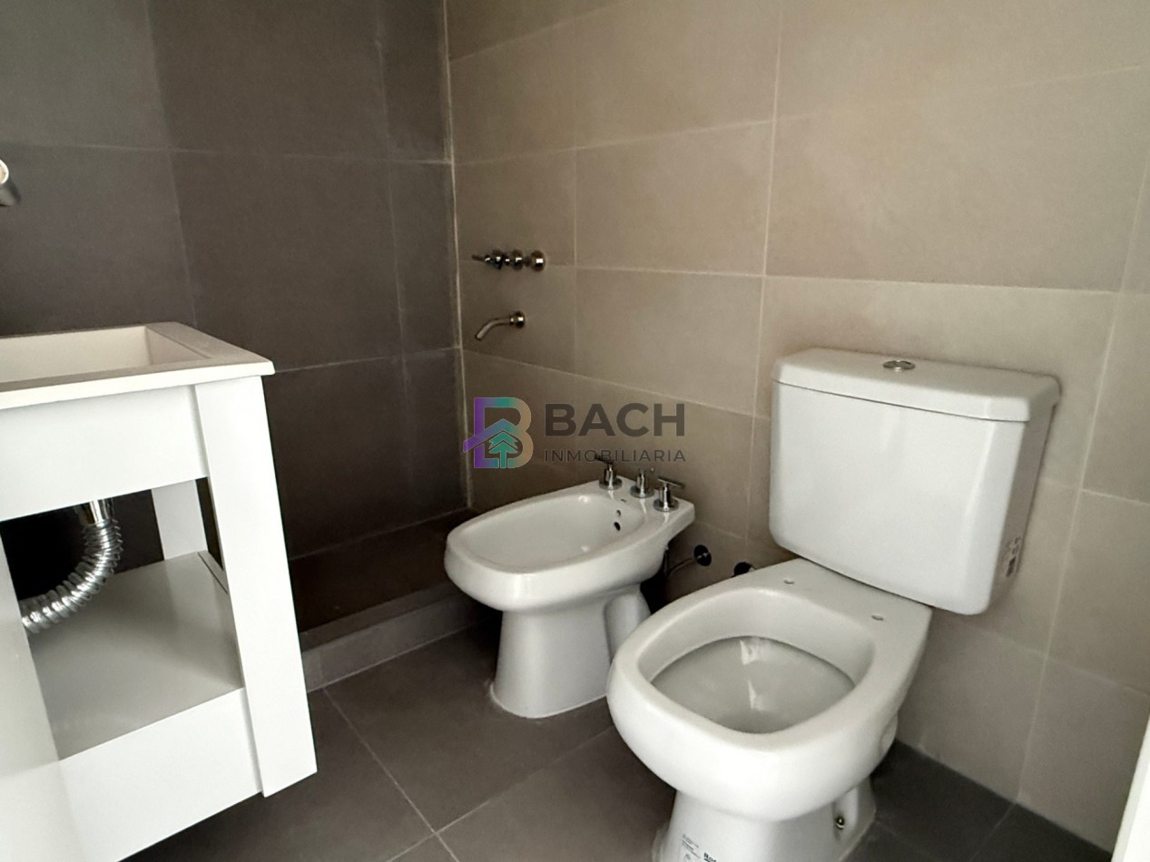 Venta departamento de 2 ambientes en Pinamar, con terraza, gas natural, losa radiante y cochera