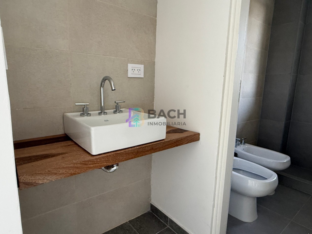 Moderno Departamento tipo duplex en venta con patio privado, gas natural, cochera | financiacion y permuta