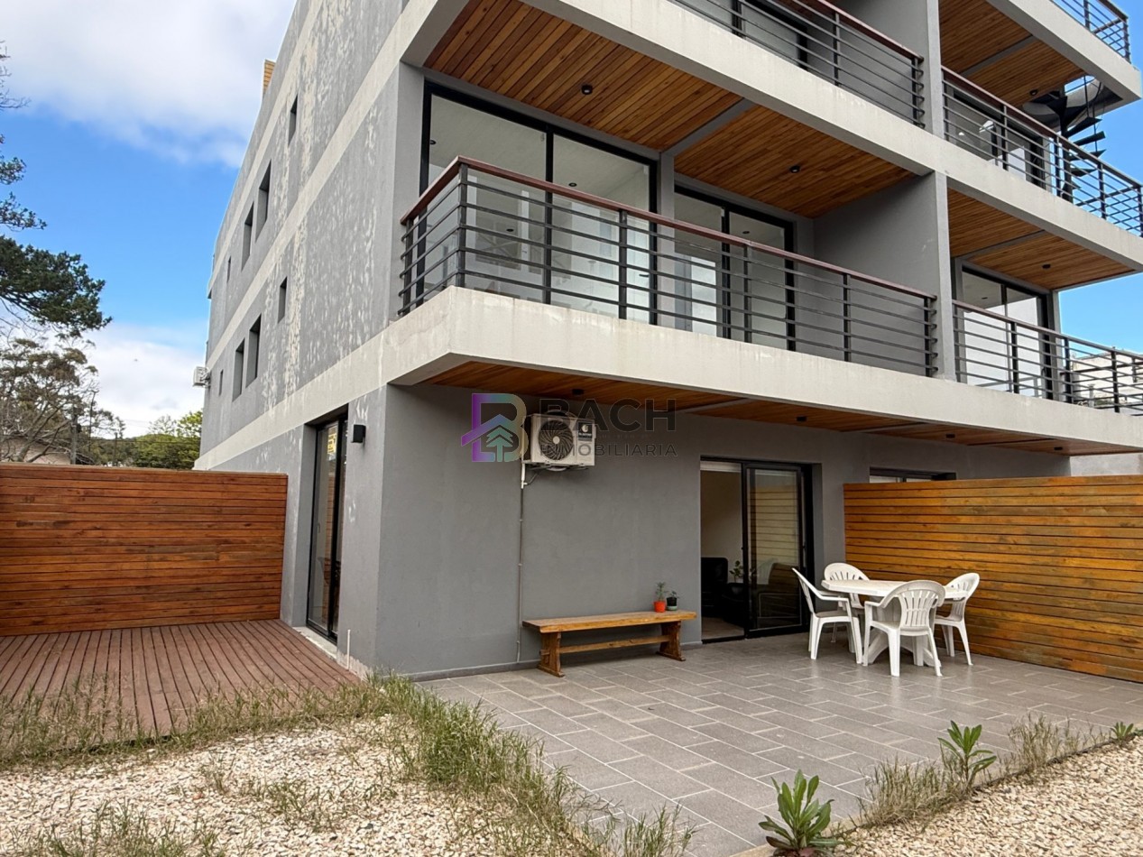 Departamento en Alquiler de verano en Pinamar para 5 personas, con patio con parrilla y cochera cubierta 