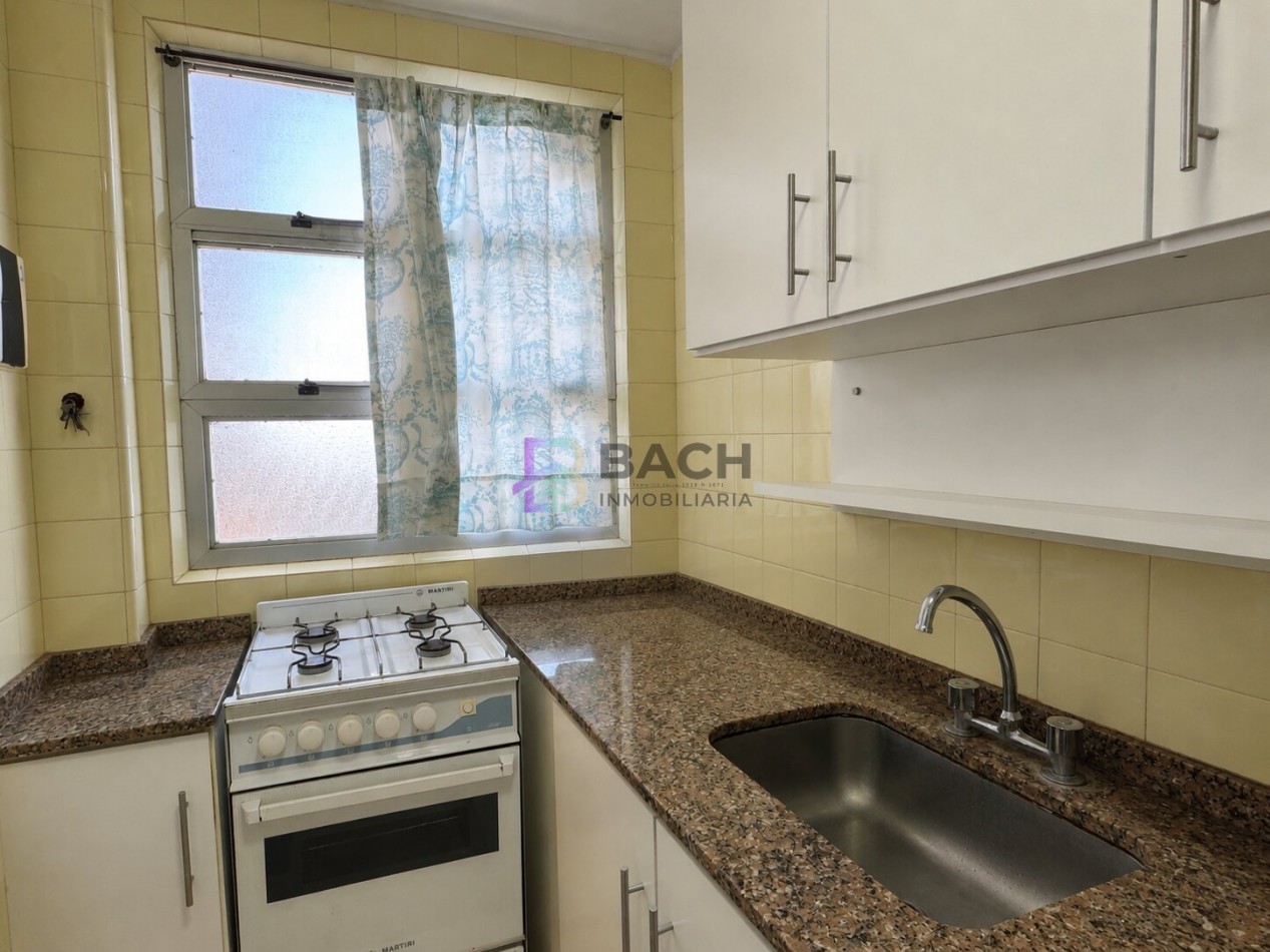 Departamento 2 ambientes a la venta en Pinamar Centro, edificio Austral. Balcon con vista al mar
