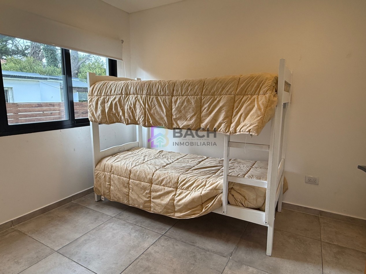 Departamento en Alquiler de verano en Pinamar para 5 personas, con patio con parrilla y cochera cubierta 