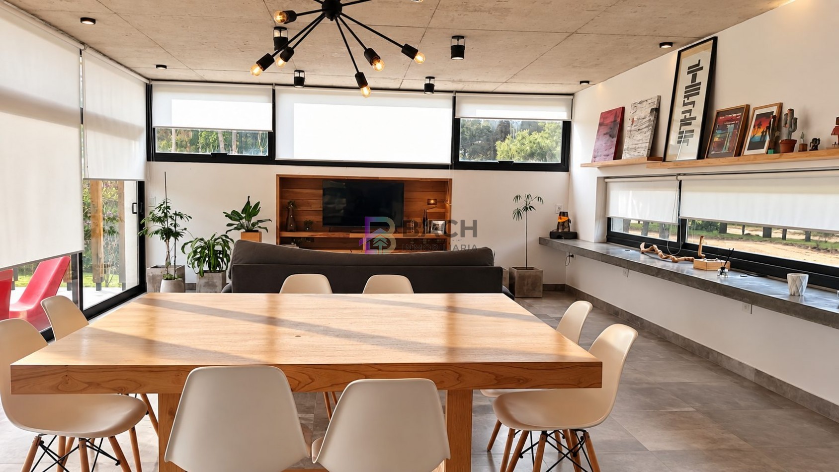Casa moderna y luminosa en alquiler de verano, Pinamar, para 6 personas, garaje, quincho, parrilla