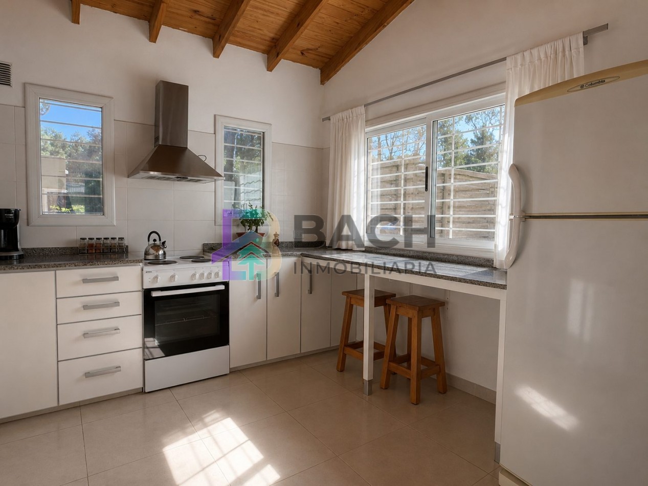 Casa en Venta Pinamar, con un departamento tipo loft, moderna, gas natural, renta