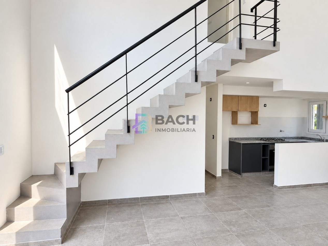 Moderno Departamento tipo duplex en venta con patio privado, gas natural, cochera | financiacion y permuta