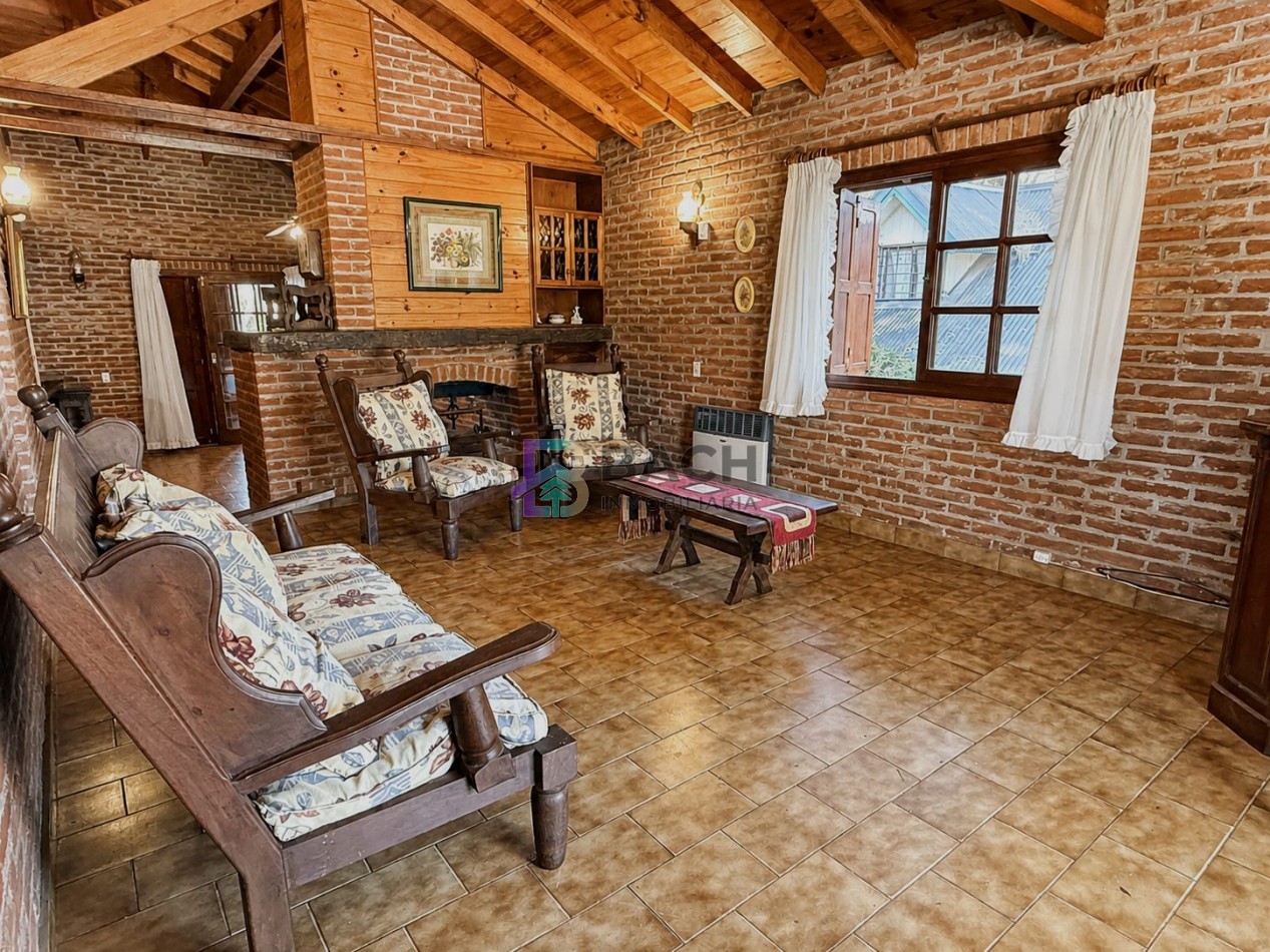 Casa en venta Pinamar, con cuatro dormitorios, ladrillo visto, tradicional, en zona lasalle