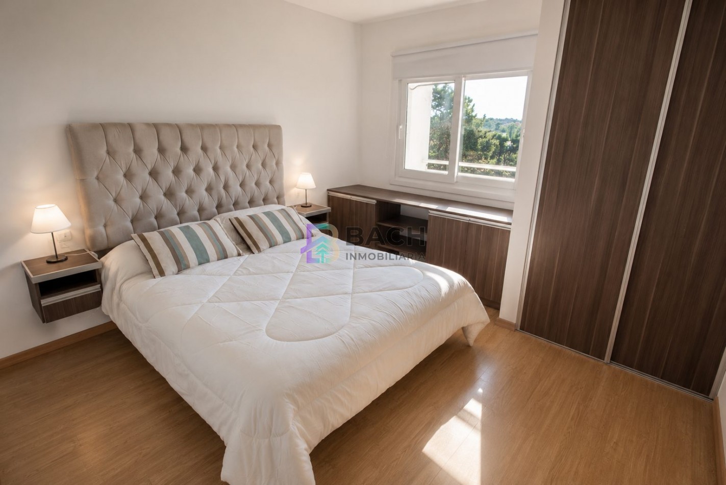 Moderno departamento 2 ambientes a la venta en Pinamar con cochera en el centro con gas natural