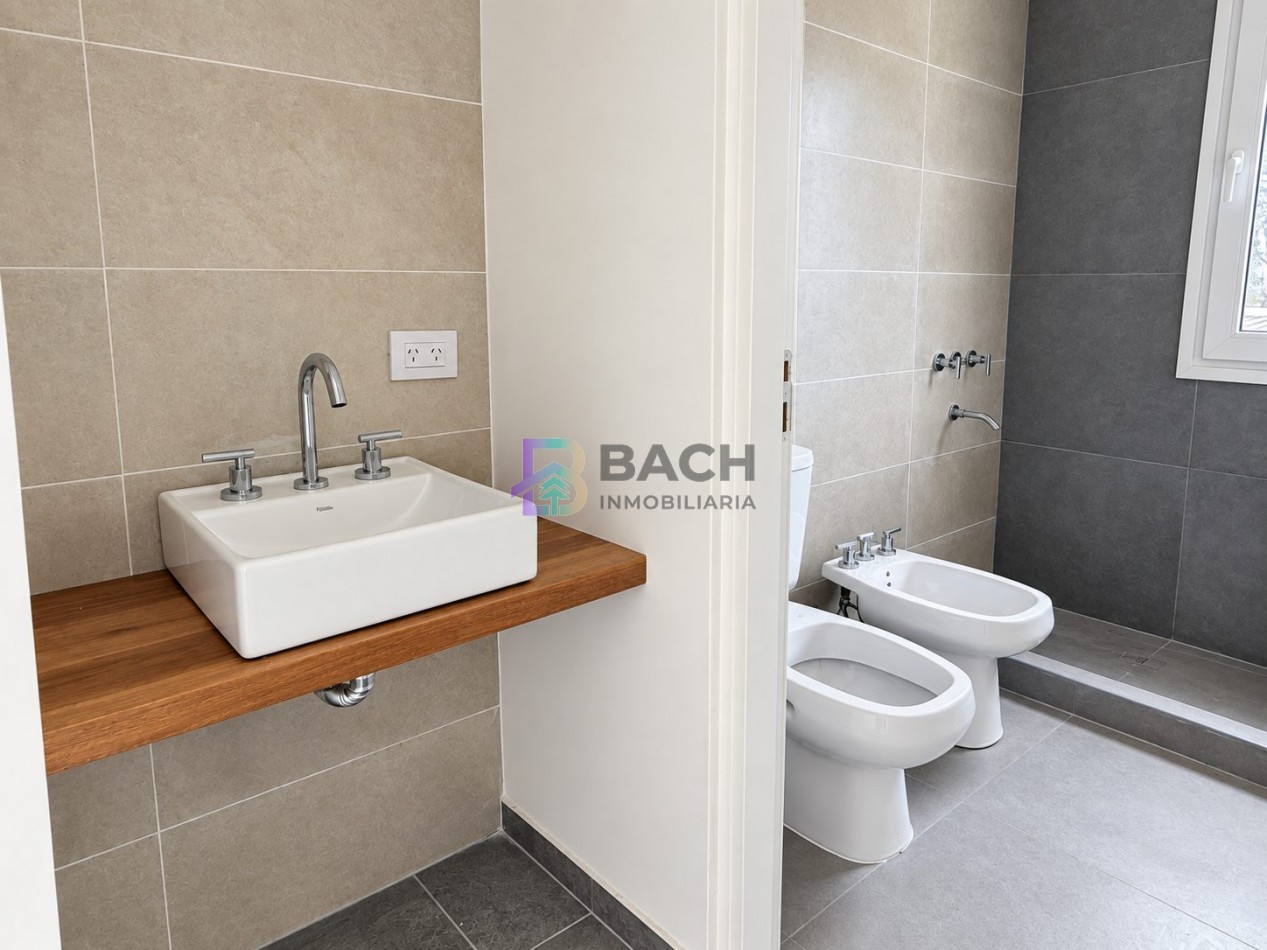 Moderno Departamento tipo duplex en venta con patio privado, gas natural, cochera | financiacion y permuta