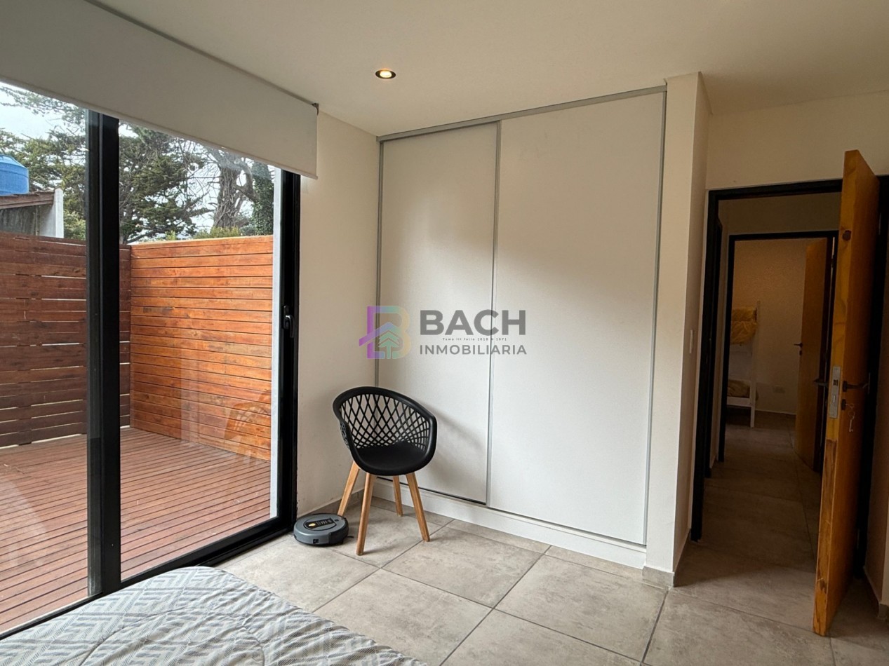 Departamento en Alquiler de verano en Pinamar para 5 personas, con patio con parrilla y cochera cubierta 