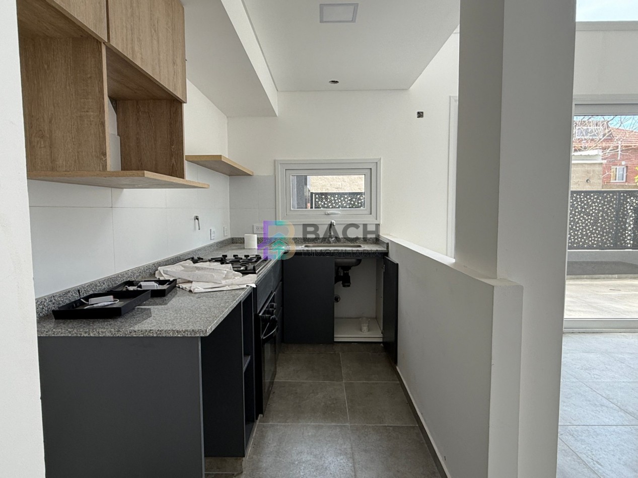 Moderno Departamento tipo duplex en venta con patio privado, gas natural, cochera | financiacion y permuta