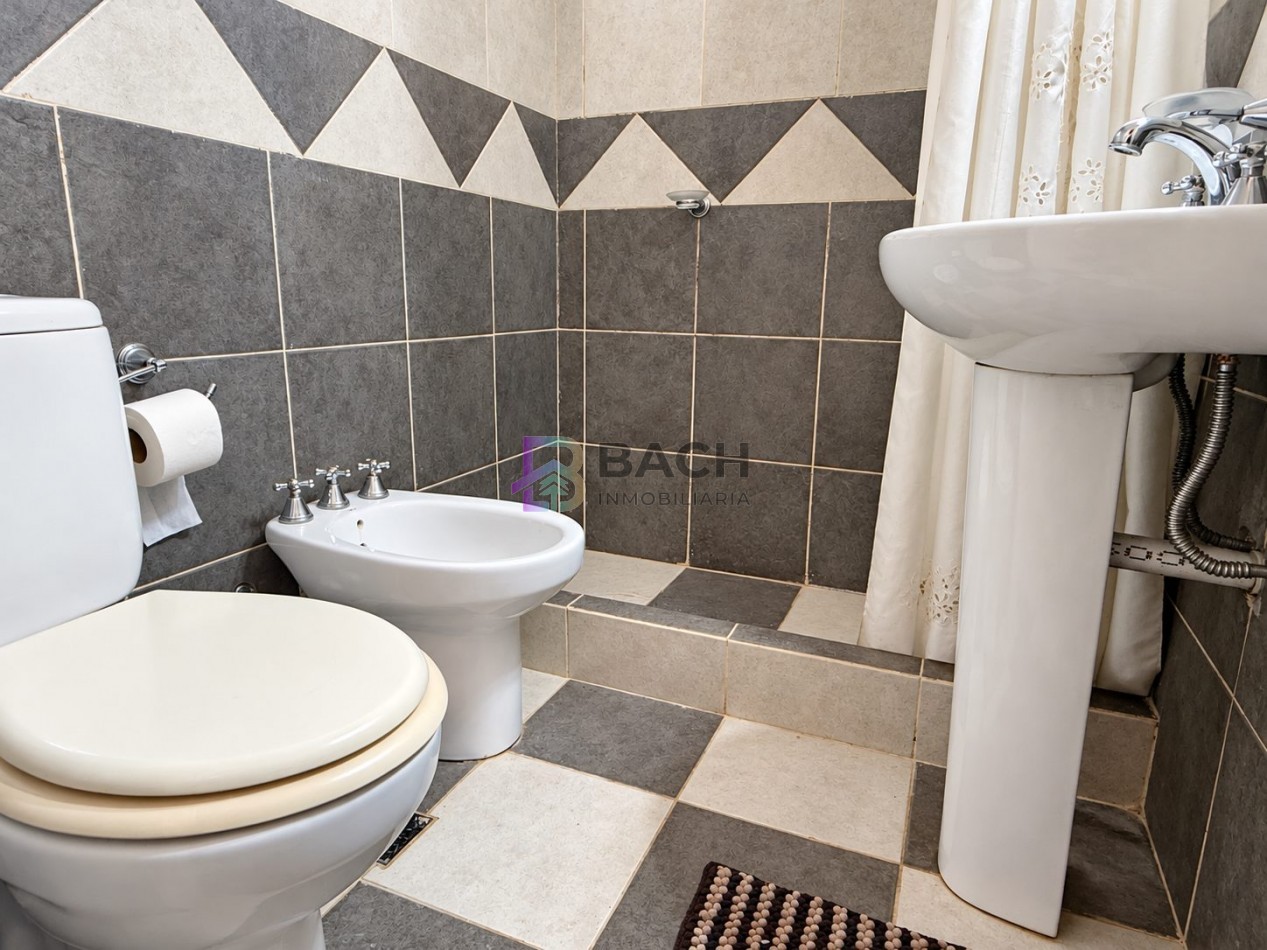 Duplex de 3 dormitorios a la venta en pinamar, con gas natural y patio privado 