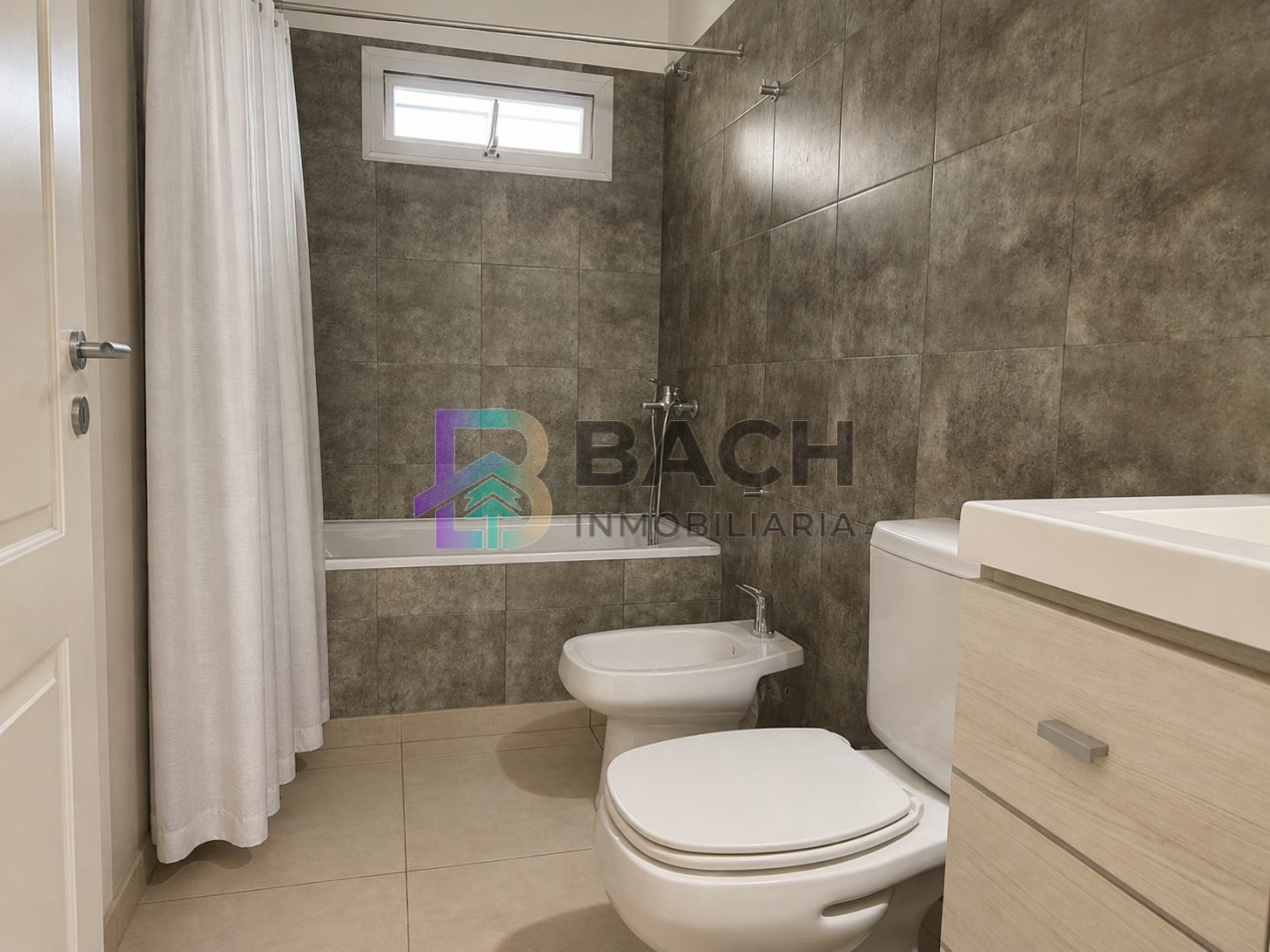 Casa en Venta Pinamar, con un departamento tipo loft, moderna, gas natural, renta