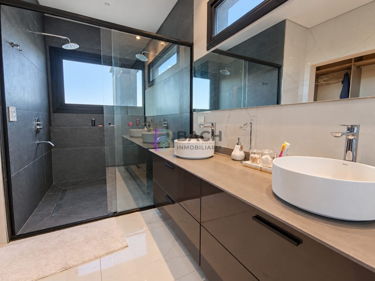 Moderna Casa en venta Costa esmeralda Golf2, con 4 dormitorios, psicina climatizada, hormigon visto