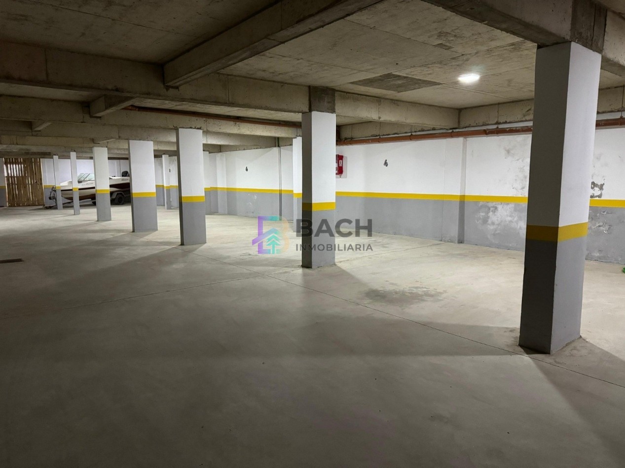 Departamento a la venta a metros del mar, con gran patio privado, permuta