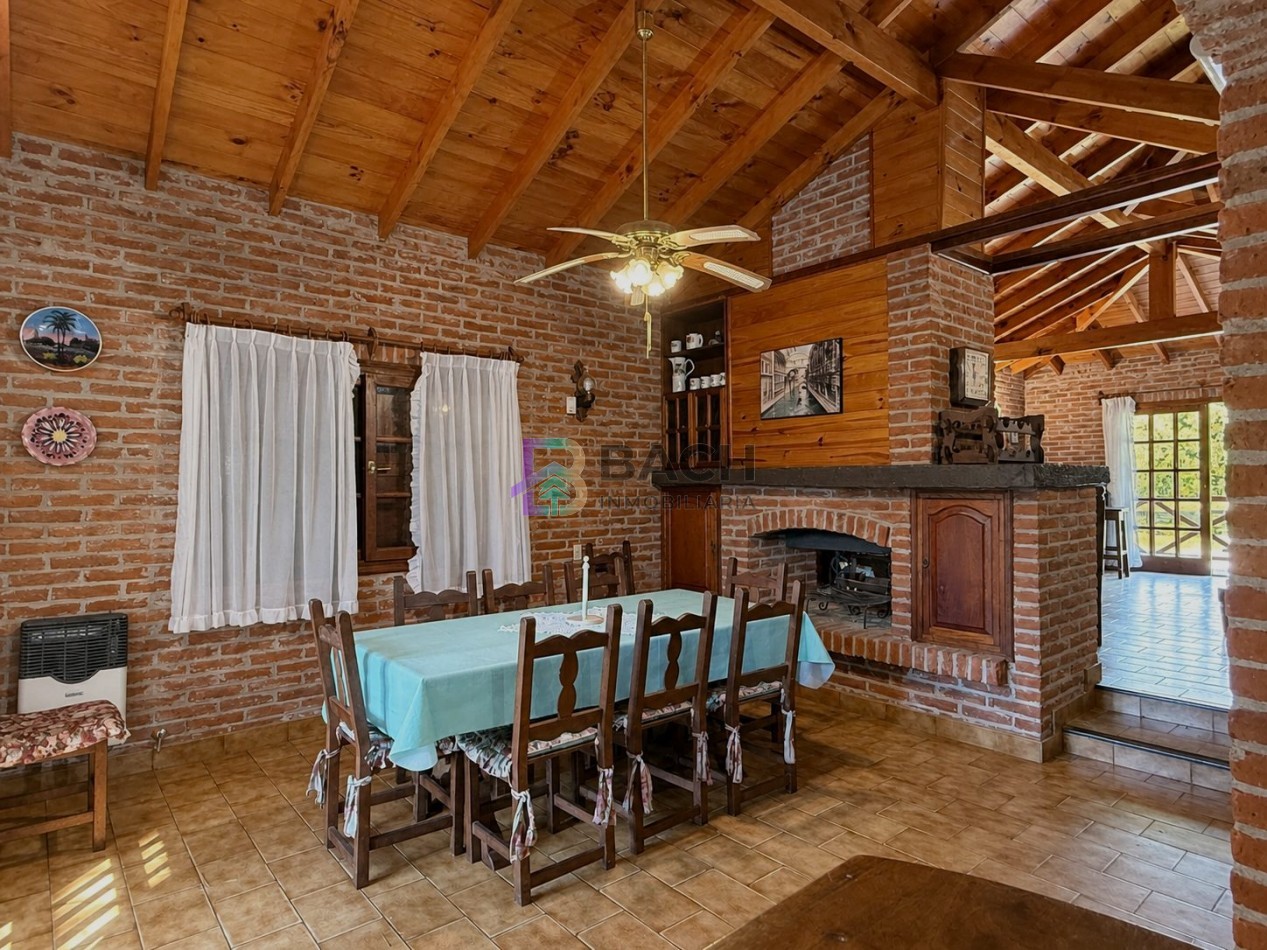 Casa en venta Pinamar, con cuatro dormitorios, ladrillo visto, tradicional, en zona lasalle