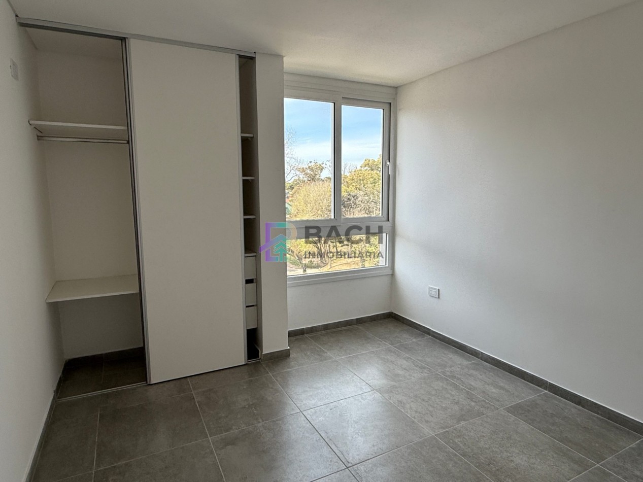 Venta departamento de 2 ambientes en Pinamar, con terraza, gas natural, losa radiante y cochera