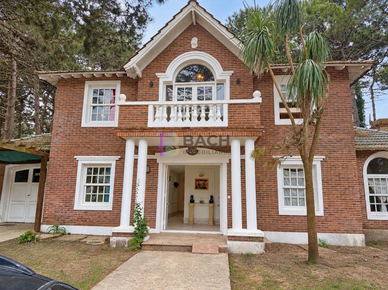 Importante casa a la venta Oportunidad en Pinamar norte, con gas natural a metros de la playa