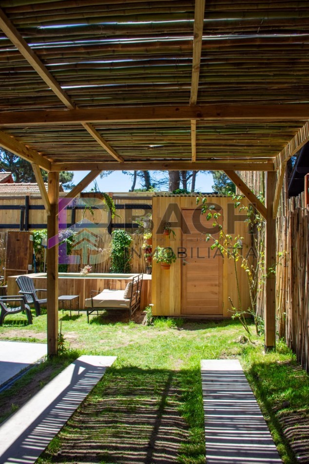 Casa en alquiler semanal para 6 personas en pinamar norte, con pisicina climatizada 