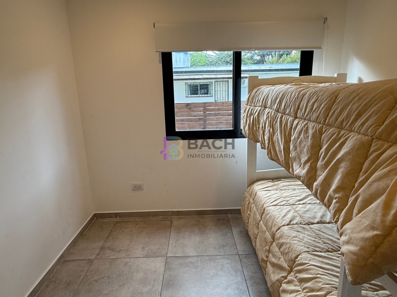 Departamento en Alquiler de verano en Pinamar para 5 personas, con patio con parrilla y cochera cubierta 