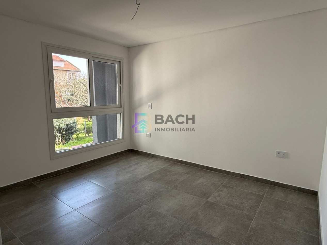 Moderno Departamento tipo duplex en venta con patio privado, gas natural, cochera | financiacion y permuta