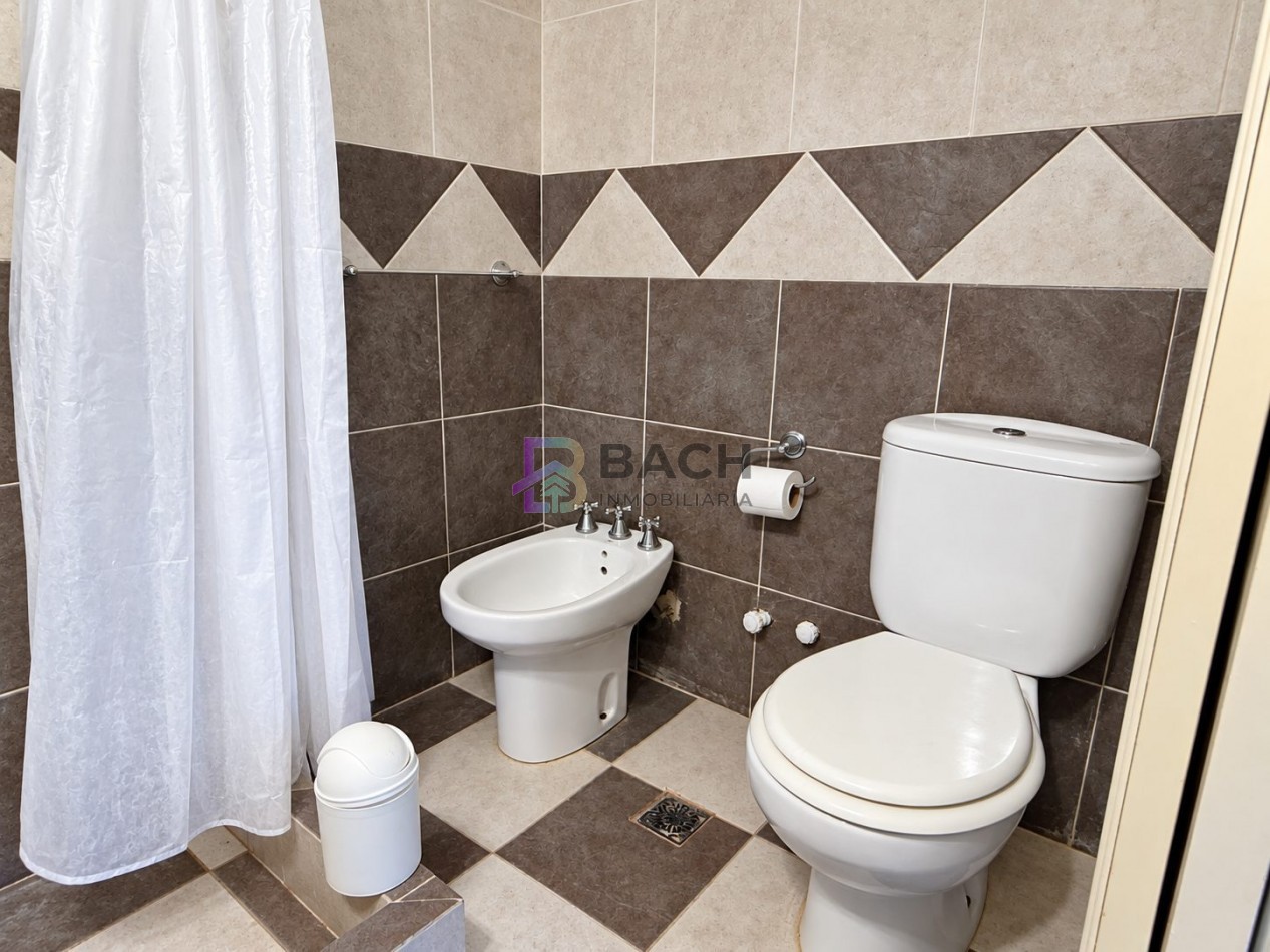 Duplex de 3 dormitorios a la venta en pinamar, con gas natural y patio privado 