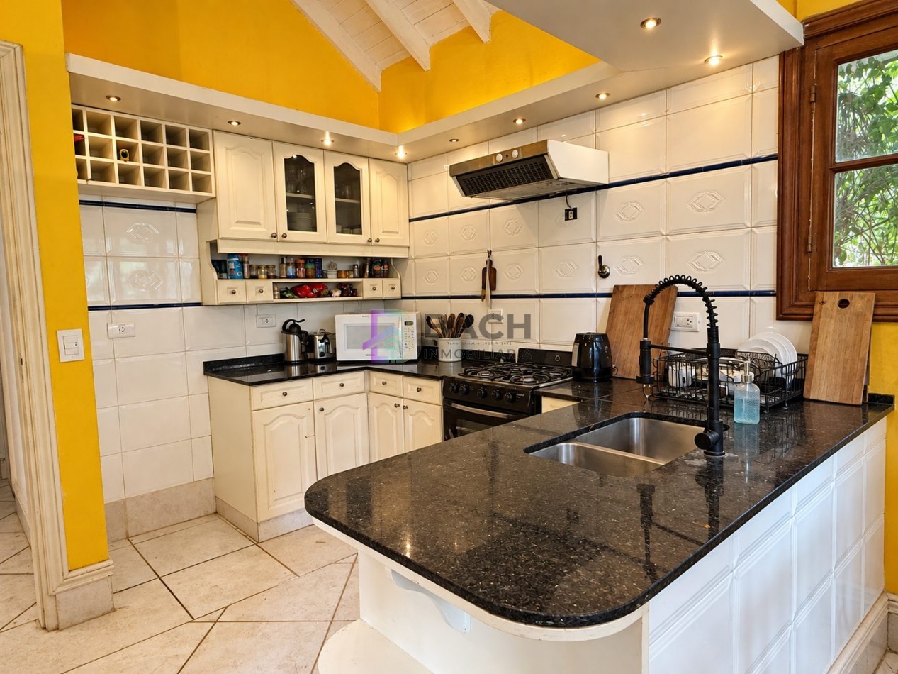 Importante casa a la venta Oportunidad en Pinamar norte, con gas natural a metros de la playa