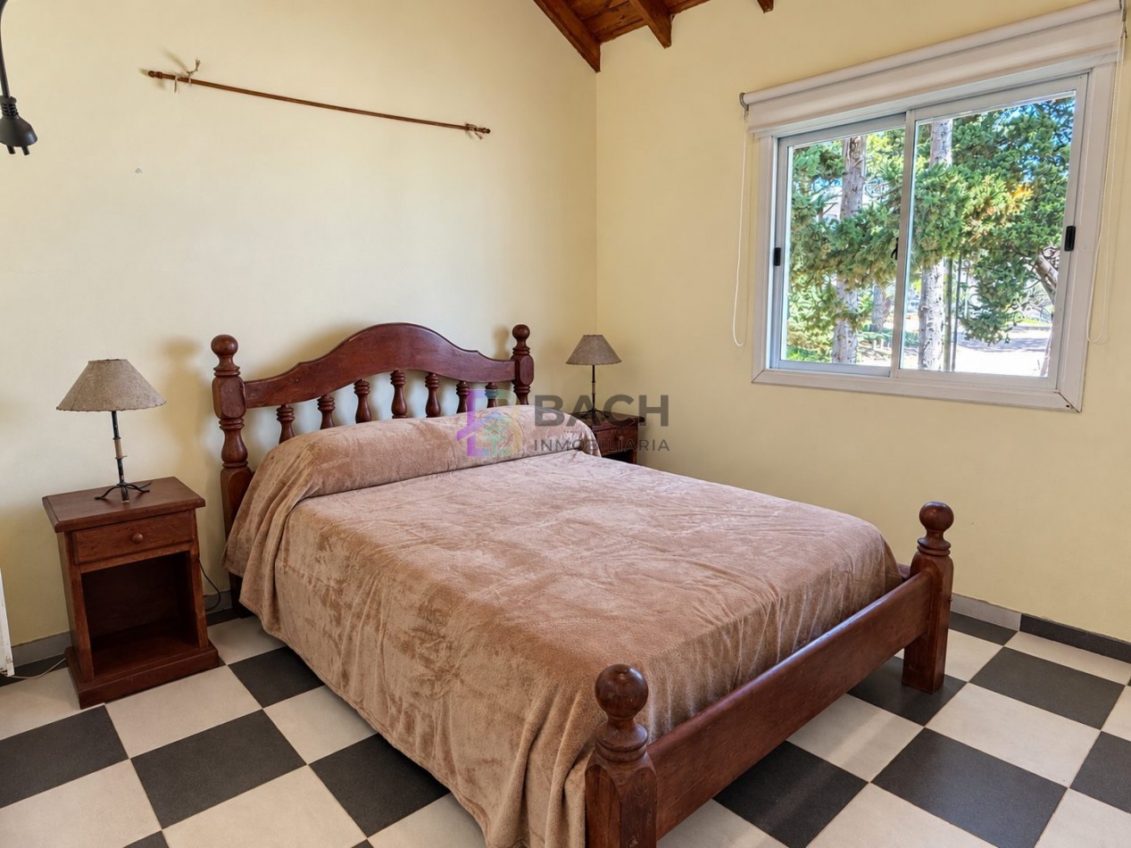 Duplex de 3 dormitorios a la venta en pinamar, con gas natural y patio privado 