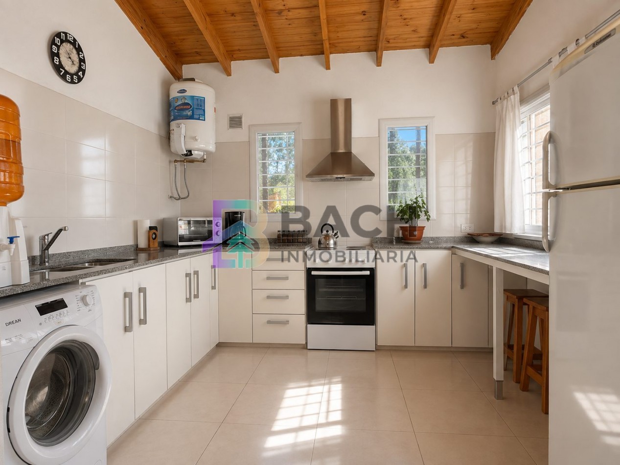 Casa en Venta Pinamar, con un departamento tipo loft, moderna, gas natural, renta