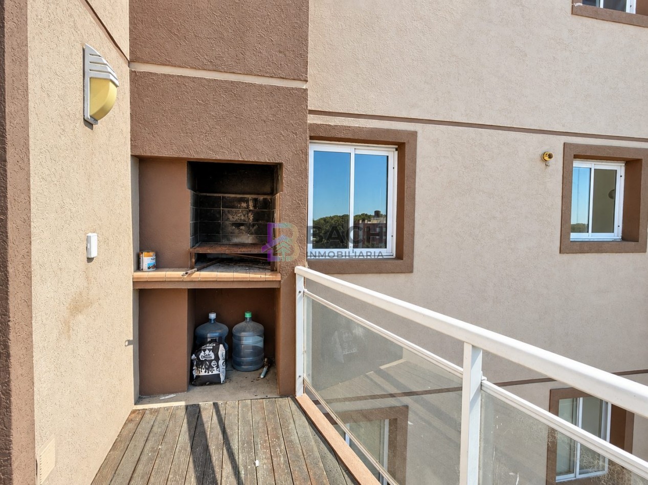 Departamento a la venta en Pinamar con 3 dormitorios, tipo duplex con gas natural y cochera cubierta