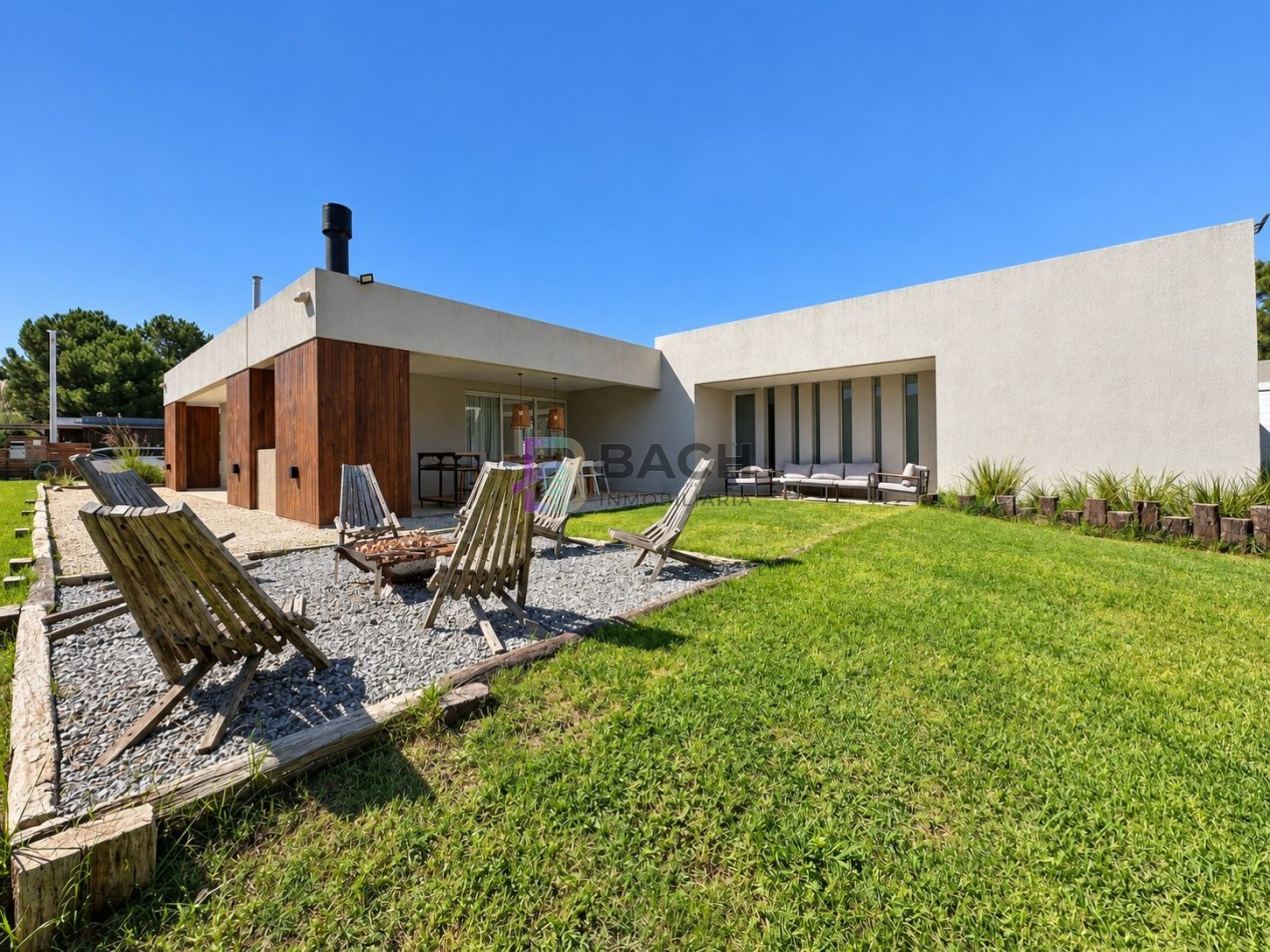 Venta Casa Moderna en Una Planta - Costa Esmeralda Barrio Ecuestre