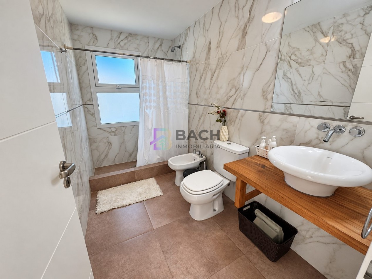 Casa a la venta en Costa esmeralda, muy luminosa con 3 dormitorios y gas natural